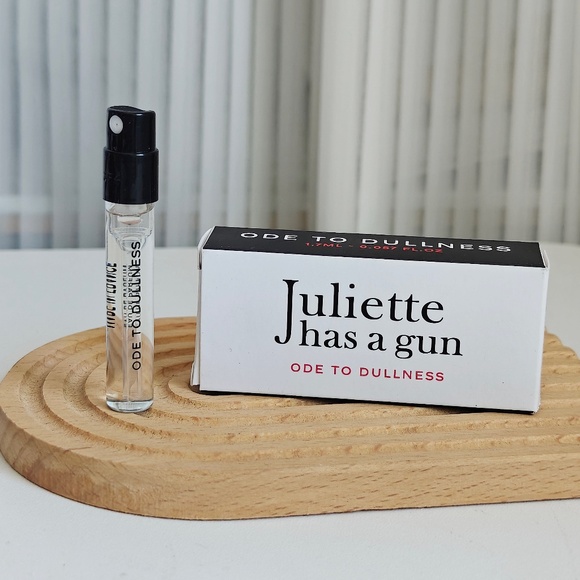 NEW JULIETTE HAS A GUN ODE TO DULLNESS EDP SAMPLE SPRAY 0.057 Oz/1.7ml - Picture 1 of 1